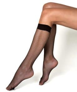 Sorte knæstrømper i finmasket net og med bred elastisk kant.