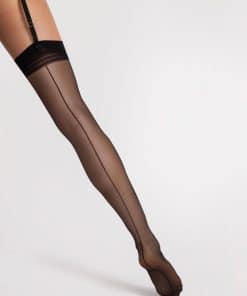 Sorte nylonstrømper med forstærket kant og sort søm.