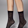 Ankelstrømper i sort nylon med indvævet leopardmønster