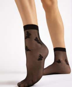 Ankelstrømper i sort gennemsigtig nylon med mønster af sorte sommerfugle.