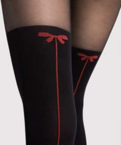 Sorte strømpebukser i tæt nylon med overknee snit som overgår til en lysere sort nuance fra låret og opefter samt med rød søm og rød sløjfe.